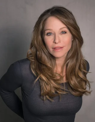 Jamie Luner height profile photo