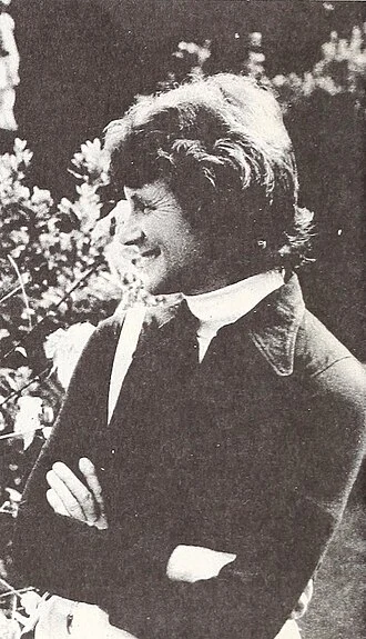 Jan Morris height profile photo
