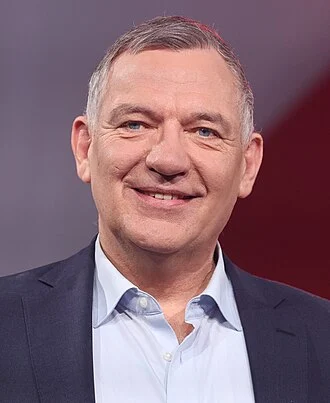 Jan van Aken (politician) height profile photo