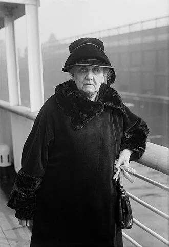 Jane Addams height profile photo