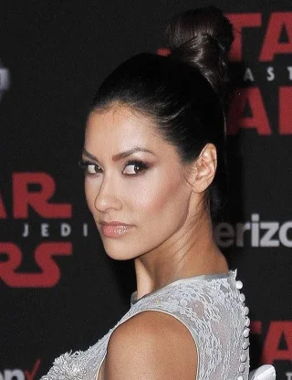 Janina Gavankar height profile photo