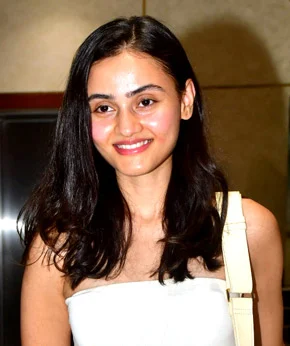Janki Bodiwala height profile photo