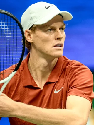 Jannik Sinner height profile photo