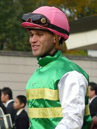 Javier Castellano height profile photo