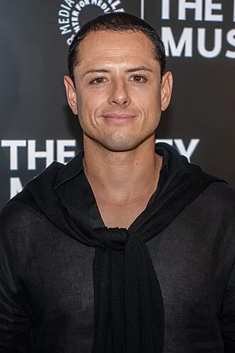 Javier Hernández height profile photo