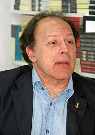 Javier Marías height profile photo