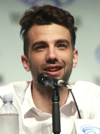 Jay Baruchel height profile photo
