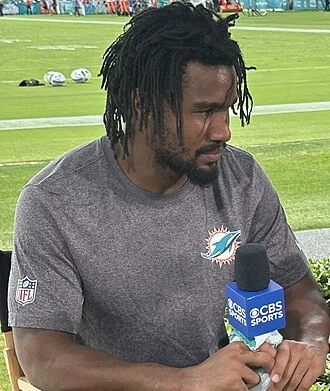 Jaylen Waddle height profile photo