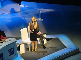 Jayne Torvill height profile photo