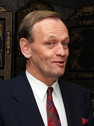 Jean Chrétien height profile photo