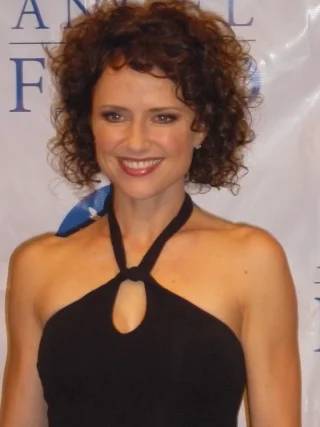 Jean Louisa Kelly height profile photo