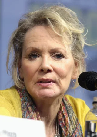 Jean Smart height profile photo
