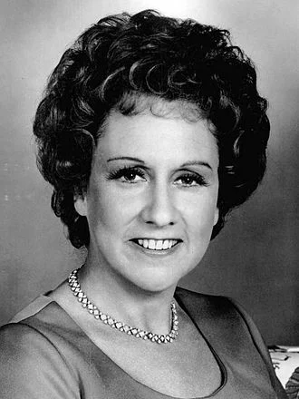 Jean Stapleton height profile photo
