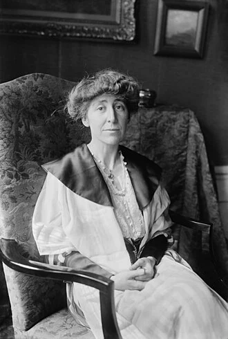 Jeannette Rankin height profile photo