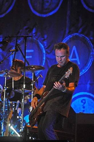 Jeff Ament height profile photo