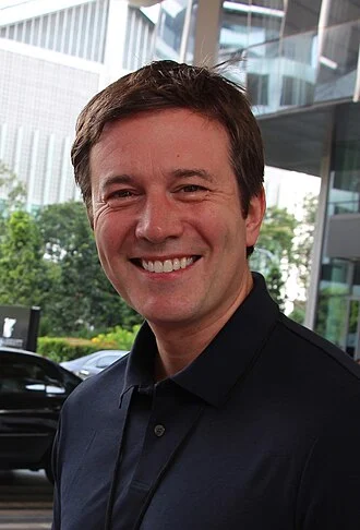 Jeff Glor height profile photo