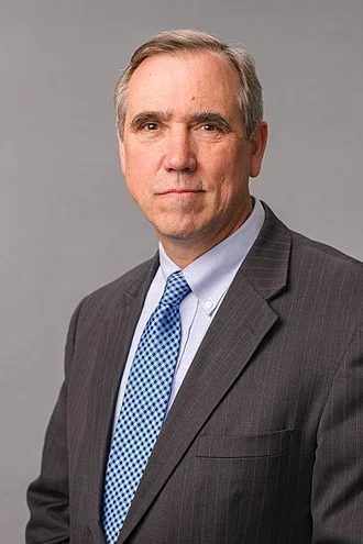 Jeff Merkley height profile photo