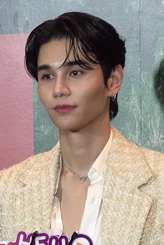 Jeff Satur height profile photo