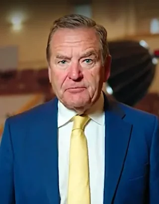 Jeff Stelling height profile photo