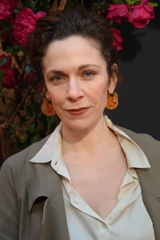 Jen Tullock height profile photo