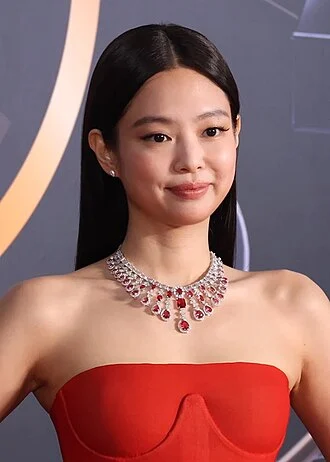 Jennie (singer) height profile photo
