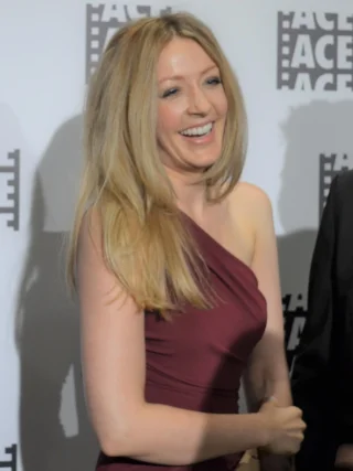 Jennifer Finnigan height profile photo