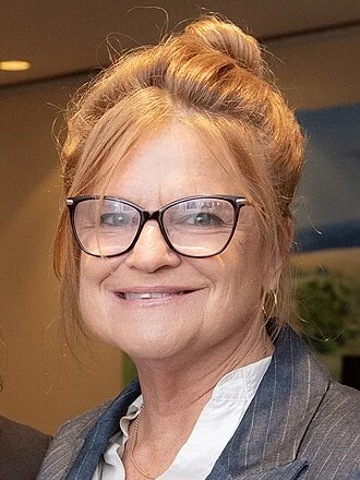 Jennifer Palmieri height profile photo