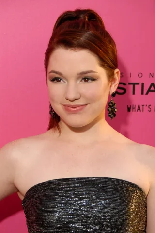 Jennifer Stone height profile photo
