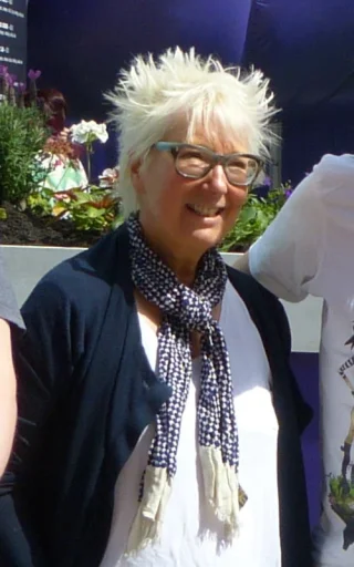 Jenny Eclair height profile photo