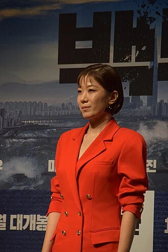 Jeon Hye-jin (actress, born 1976) height profile photo