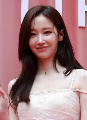 Jeon Jong-seo height profile photo
