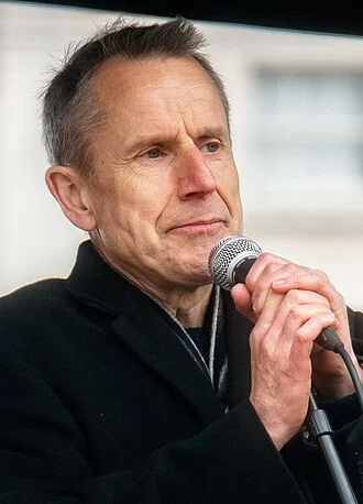 Jeremy Hardy height profile photo