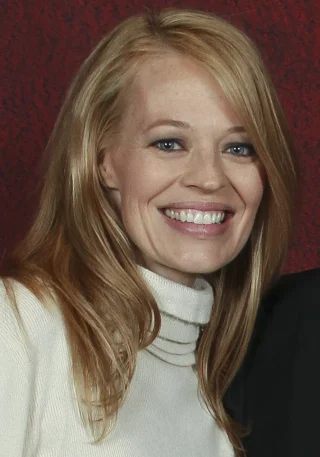 Jeri Ryan height profile photo
