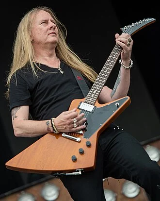 Jerry Cantrell height profile photo