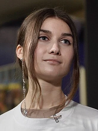 Jerry Heil height profile photo