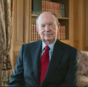Jerry Perenchio height profile photo