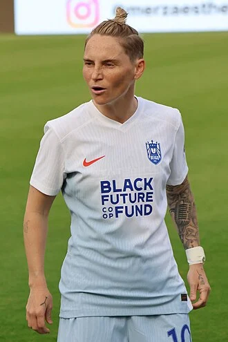 Jess Fishlock height profile photo