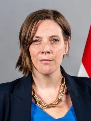 Jess Phillips height profile photo