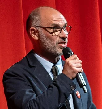 Jesse Armstrong height profile photo