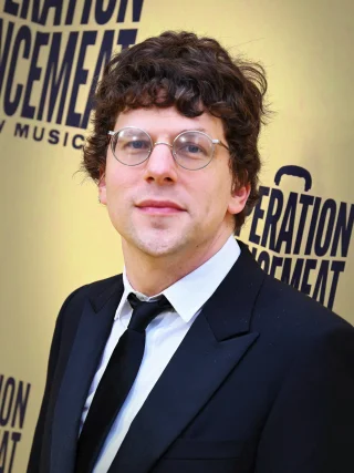 Jesse Eisenberg height profile photo