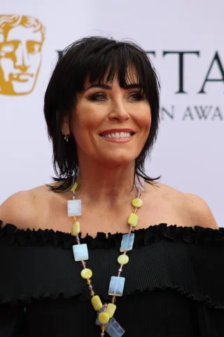 Jessie Wallace height profile photo