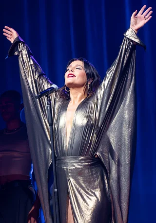 Jessie Ware height profile photo