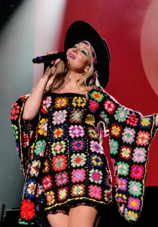 Jewel (singer) height profile photo