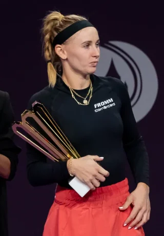 Jil Teichmann height profile photo