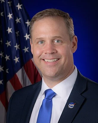 Jim Bridenstine height profile photo