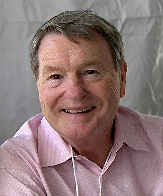 Jim Lehrer height profile photo