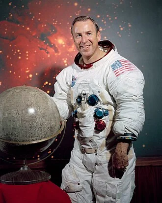 Jim Lovell height profile photo