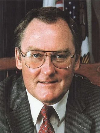 Jim Thompson (Illinois politician) height profile photo