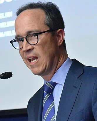 Jim Walden (lawyer) height profile photo