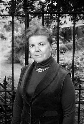 Joan Aiken height profile photo